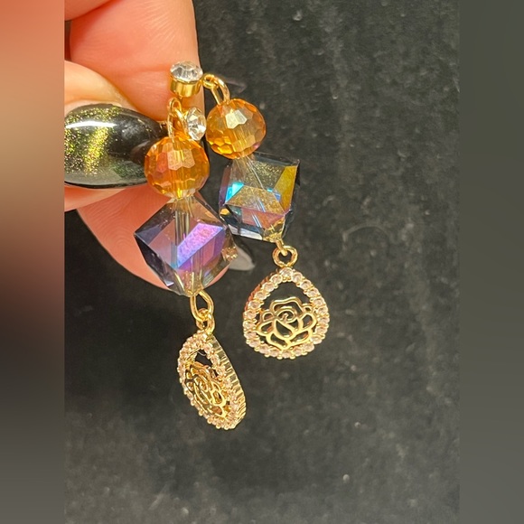 Long dangly charm earrings “ROSES” NWT - Picture 2 of 6